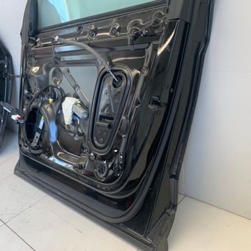 Цвет двери: LY9B передняя правая комплект AUDI Q5 II FY 80A S-line 19r
