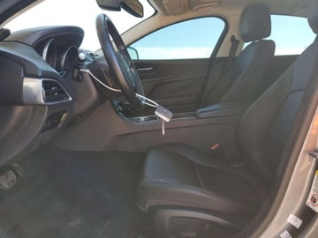 Jaguar XE 2018 Jaguar XE Premium 2018 2.0l 2.0 Benzyna 247KM, zdjęcie 5