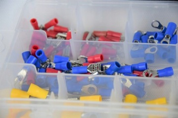 Zestaw konektorów i złączek ze szczypcami 175 szt.