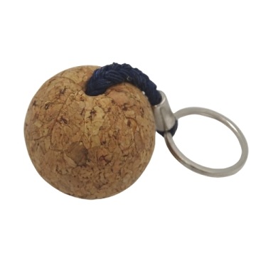 Брелок для ключей из пробки