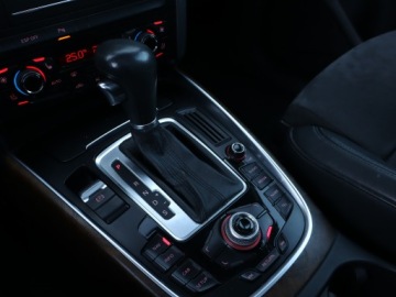 Audi Q5 I SUV 2.0 TDI 170KM 2010 Audi Q5 2.0 TDI, Salon Polska, 167 KM, 4X4, zdjęcie 11