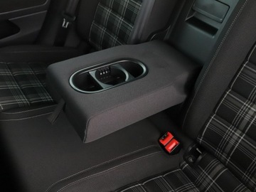 Volkswagen Golf VII GTD Variant Facelifting 2.0 TDI-CR BMT 184KM 2017 Volkswagen Golf GTD 184KM PDC grzane fotele, zdjęcie 32