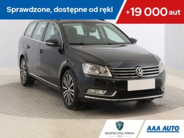 Volkswagen Passat B7 Variant 2.0 TDI CR DPF BlueMotion 140KM 2014 VW Passat 2.0 TDI, Xenon, Klima, Klimatronic