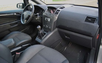 Opel Zafira B 1.9 CDTI ECOTEC 120KM 2005 Opel Zafira 1.9 Diesel 120KM, 7-Osobowa, ISOFIX, Panorama, Pol skora, Hak, zdjęcie 6