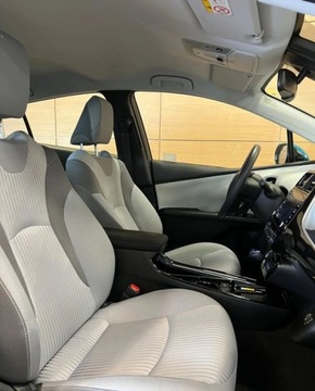 Toyota Prius IV Hatchback Plug-in 1.8 Hybrid Plug-in 122KM 2020 Toyota Prius Pluh-in ASO Bezwypadkowy R CARS Warszawa 1.8 Hybryda 122KM, zdjęcie 6