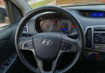 Hyundai i20 I Hatchback 5d Facelifting 1.4 CVVT 100KM 2014 Hyundai i20 2014 1.4 Benzyna 100KM Automatyczna skrzynia biegów, zdjęcie 33