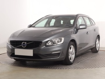 Volvo V60 I Kombi Facelifting 2.0 D3 DRIVE-E 150KM 2018 Volvo V60 D3 2.0, Automat, Navi, Klima, zdjęcie 1