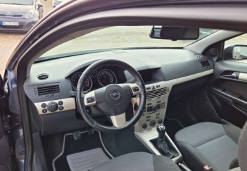Opel Astra H Hatchback 5d 1.4 TWINPORT ecoFLEX 90KM 2008 Opel Astra Opel Astra GTC 1,4 Ben 90km 1.4 Benzyna 90KM, zdjęcie 4