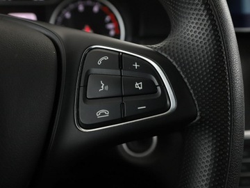 Mercedes Klasa A W176 Hatchback 5d Facelifting 180 122KM 2015 Mercedes A 180 półskóra navi grzane fotele, zdjęcie 30