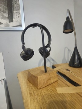 Деревянная дубовая подставка, крючок для наушников.