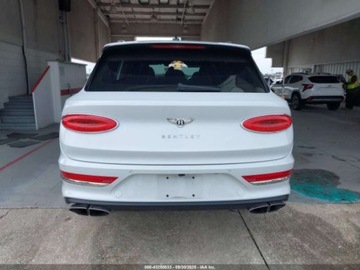 Bentley Bentayga 2022 Bentley Bentayga V8 2022 4.0l 4.0 Benzyna 542KM, zdjęcie 4