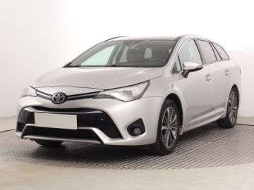 Toyota Avensis III Wagon Facelifting 2015 2.0 D-4D 143KM 2016 Toyota Avensis 2.0 D-4D, Salon Polska, Klima, zdjęcie 1