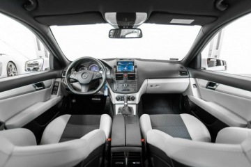 Mercedes Klasa C W204 Limuzyna AMG 63 AMG 457KM 2009 Mercedes C 63 AMG Stan Idealny. Bezwypadkowy. ASO., zdjęcie 17