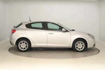 Alfa Romeo Giulietta Nuova II Hatchback 5d Facelifting 2016 2.0 JTDM-2 16v 175KM 2018 Alfa Romeo Giulietta 2.0 JTDM, Salon Polska, zdjęcie 5