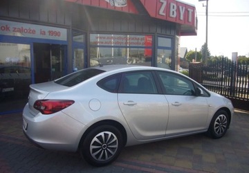 Opel Astra J Sedan 1.4 Turbo ECOTEC 140KM 2017 Opel Astra Opel Astra IV 1.4 T Business 1.4 BenzynaLPG 140KM, zdjęcie 5