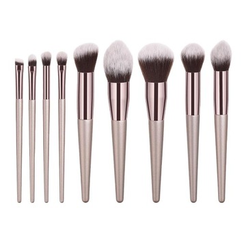 Профессиональные кисти для макияжа.