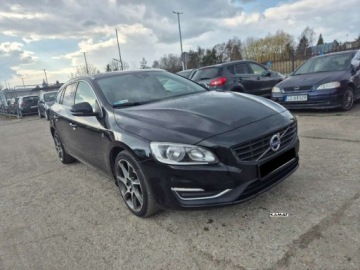 Volvo V60 I Kombi Facelifting 2.0 D3 DRIVE-E 150KM 2016 Volvo V60 Volvo V60 Ocean Race Edition 2,0 Diesel Zamiana 2.0 Diesel 150KM, zdjęcie 3