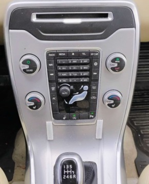 Volvo V70 III Kombi Facelifting 2.0 D3 DRIVE-E 150KM 2015 Volvo V70 2015r 2.0 Diesel. Uszkodzony lewy tyl. Jezdzi. 2.0 Diesel 150KM, zdjęcie 15