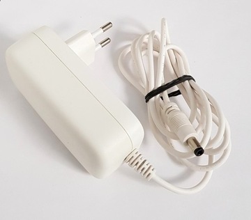 ZASILACZ WTYCZKOWY 12V 2.5A wtyk 5.5/2.5mm FV