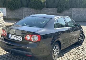 Volkswagen Jetta V 1.6 FSI 115KM 2006 Volkswagen Jetta 1.6 benzyna, 2006 1.6 Benzyna 115KM, zdjęcie 2