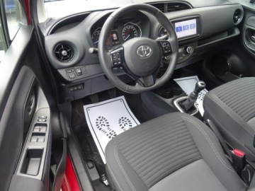 Toyota Yaris III Hatchback 5d Facelifting 2017 1.5 Dual VVT-iE 111KM 2020 Toyota Yaris Samochód bezwypadkowy w bogatej, zdjęcie 9