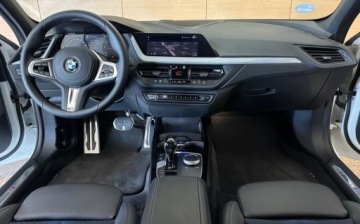 BMW Seria 1 F40 2021 BMW Seria 1 M SPORT Salon Polska ASO R-CARS Warszawa 1.5 Benzyna 136KM, zdjęcie 14