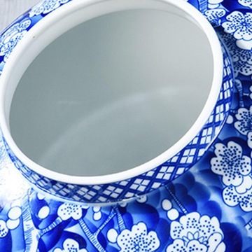 2 . Керамическая ваза в сливовом стиле