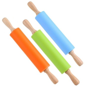 ВРАЩАЮЩИЙСЯ СИЛИКОНОВЫЙ ВАЛОК ДЛЯ ТЕСТА