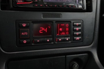 Audi A4 B5 Sedan 1.6 i 101KM 1997 Audi A4 1.6, Klima, Klimatronic,ALU, zdjęcie 15