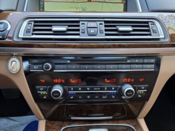 BMW Seria 7 F01 Sedan Facelifting 730d 258KM 2012 BMW 7 730d xDrive 3.0l diesel 258KM xDrive AWD/4X4 8 lat w jednych rękach, zdjęcie 12