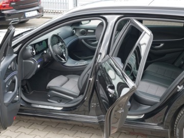 Mercedes Klasa E W213 Kombi Plug-in Facelifting 2.0 E300e 320KM 2023 Mercedes E300e 320ps Panorama ACC hak Drive Pilot Blis Night Webasto Perła, zdjęcie 9