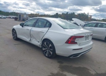 Volvo S60 III 2022 Volvo S60 2022, 2.0L, 4x4, B5 MOMENTUM, od ubezpieczalni 2.0 Benzyna 247KM, zdjęcie 4