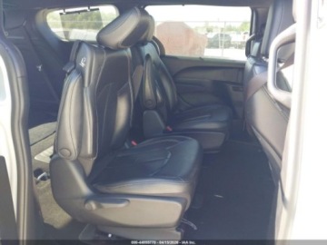 Chrysler Pacifica II 2021 Chrysler Pacifica Hybrid Touring L 2021 3.6 Hybryda Plug-in 260KM, zdjęcie 13