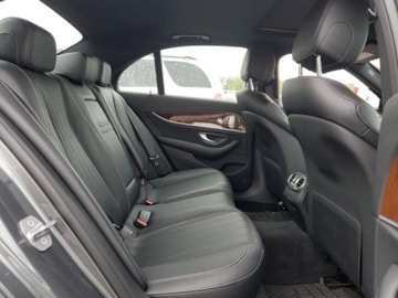Mercedes Klasa E W213 2018 Mercedes-Benz Klasa E 2018 MERCEDES-BENZ E 300 4MATIC 2.0 Benzyna 241KM, zdjęcie 9
