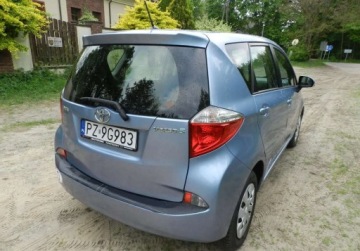Toyota Verso-S 1.33 Dual VVT-i 99KM 2011 Toyota Verso S czyli YARIS z bagaznikiem. Niezawodny i praktyczny 1.3 99KM, zdjęcie 1
