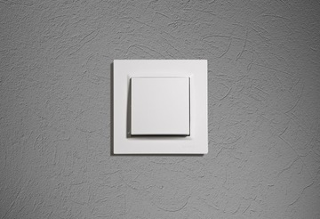 CONTACT SIMON 10 ДВОЙНАЯ РОЗЕТКА С ЗАЗЕМЛЕНИЕМ С ШТЫРЬКОМ CGZ2M.01/11 БЕЛАЯ