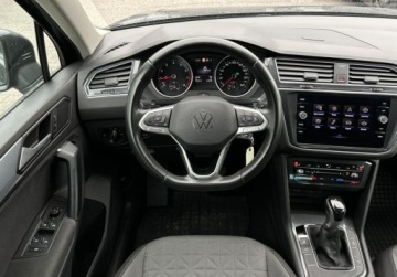 Volkswagen Tiguan II SUV Facelifting 1.5 TSI 150KM 2021 Volkswagen Tiguan Life Pakiet Zimowy, ACC, Podgrzewane fotele i kierownic, zdjęcie 5