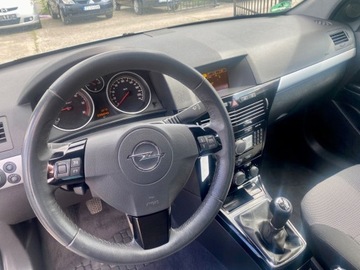 Opel Astra J Sports Tourer 1.7 CDTI ECOTEC 110KM 2010 Opel Astra 2X kola 1.7 Diesel 110KM, zdjęcie 18