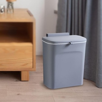 Контейнер для мусора крепится на стену под раковиной, дверца шкафа для компоста на кухне, серая