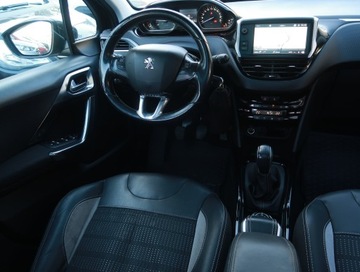 Peugeot 2008 I SUV Facelifting 1.2 PureTech 110KM 2017 Peugeot 2008 1.2 PureTech, Salon Polska, Skóra, zdjęcie 6