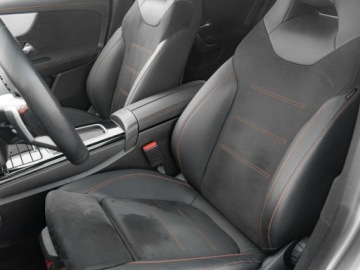 Mercedes CLA C118/X118 Coupe Facelifting 1.3 200 163KM 2023 Mercedes CLA 200 WD4946T#200 AMG Line 7G-DCT, zdjęcie 13