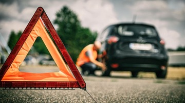 АВТОМОБИЛЬНЫЙ ТРЕУГОЛЬНИК ДЛЯ ДОРОЖНОГО ПРЕДУПРЕЖДЕНИЯ В СЛУЧАЕ УТВЕРЖДЕНИЯ