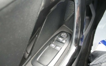 Peugeot 208 I Hatchback 3d 1.6 e-HDI 92KM 2015 Peugeot 208 1.6 Diesel 92KM, zdjęcie 19