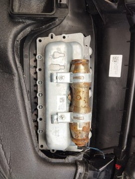 BMW 5 F10 DESKA KONZOLA ULOŽENÍ PÁSY