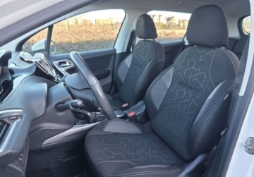 Peugeot 2008 I SUV Facelifting 1.2 PureTech 82KM 2017 Peugeot 2008 Peugeot 2008 1.2 Access Pierwszy Wlasciciel 1.2 82KM, zdjęcie 17