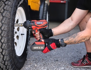 НАБОР БЕСПРОВОДНОГО УДАРНОГО КЛЮЧА 18 В 1/2 2,0 Ач