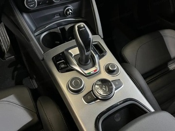 Alfa Romeo Stelvio SUV Facelifting 2023 2.0 GME Turbo 280KM 2024 Alfa Romeo Stelvio 2.0 Turbo Veloce Q4 (280KM) | Pakiet Premium Theater Sou, zdjęcie 8