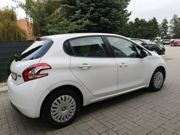 Peugeot 208 I Hatchback 5d 1.4 HDI 68KM 2013 Peugeot 208 1.4 HDI 68KM Klimatyzacja Tempomat, zdjęcie 4