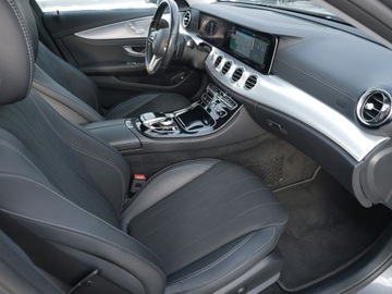 Mercedes Klasa E W213 Kombi 2.0 220d 194KM 2020 Mercedes E220d All Terrain 4m AirMatic 360° Pamięci HUD Webasto ACC Keyless, zdjęcie 19