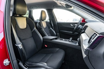 Volvo XC60 II 2021 Volvo XC 60 B4 D AWD Momentum Pro 197KM+14KM FV23%, zdjęcie 21